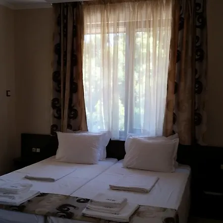 Hotel Taai *